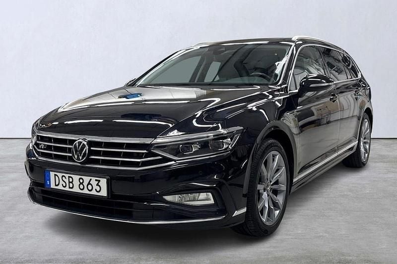 Svart Begagnad 2021 VW Passat Kombi | 249 900 kr (Marknadspris) - Bild 1/4