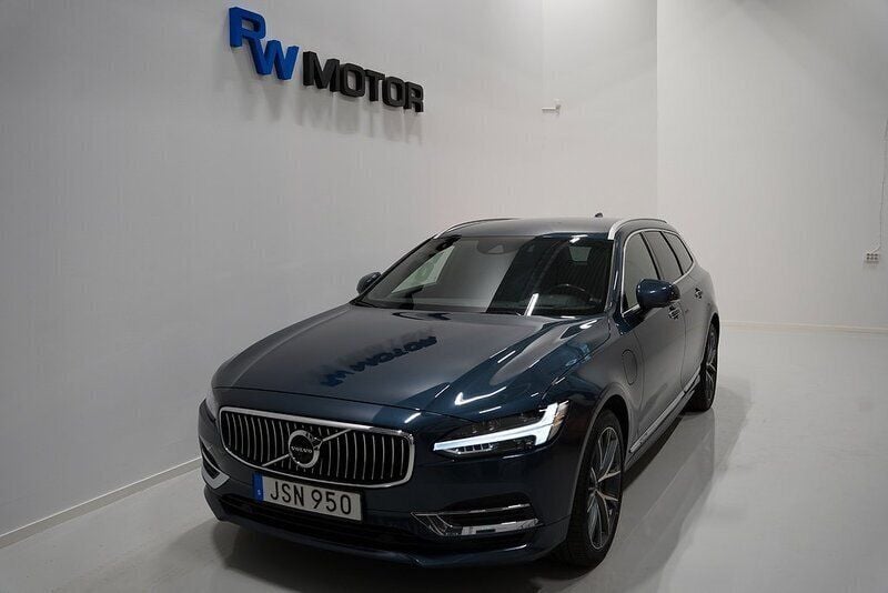 Mörkblå Begagnad 2018 Volvo V90 Inscription Kombi | 284 800 kr (Bra pris) - Bild 1/4