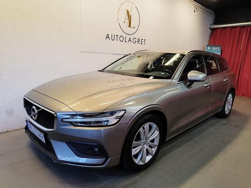 Grå Begagnad 2018 Volvo V60 Momentum Kombi | 229 800 kr (Marknadspris) - Bild 1/4