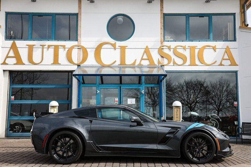 Grå metallic Begagnad 2016 Chevrolet Corvette Stingray Sport Sportkupé | 945 000 kr - Bild 1/4