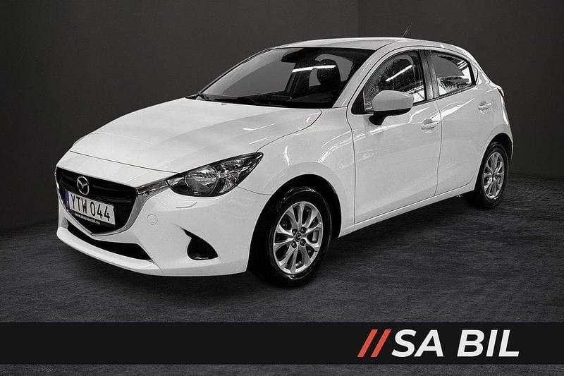Vit Begagnad 2018 Mazda 2 Halvkombi | 138 500 kr (Bra pris) - Bild 1/4