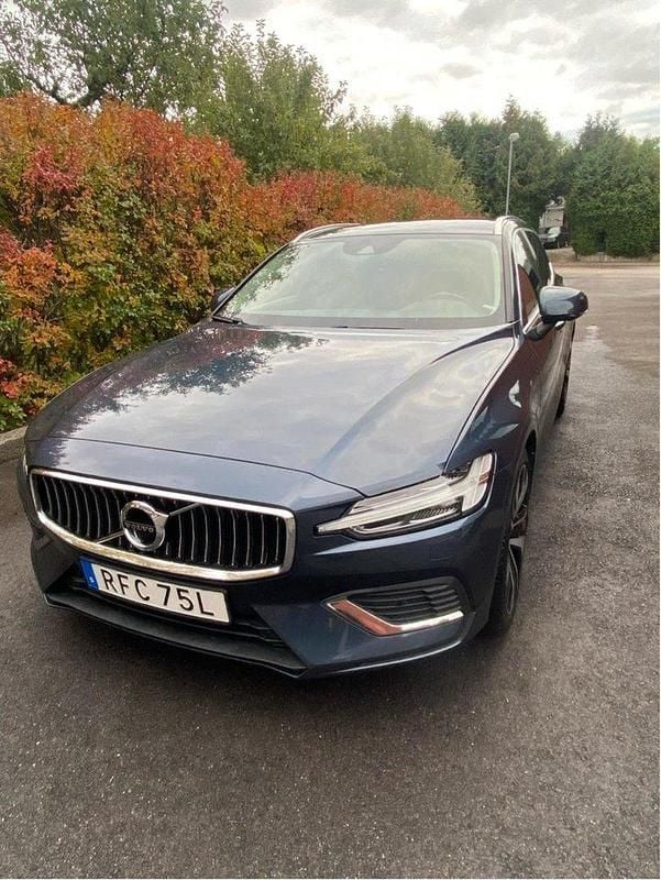 Blå Begagnad 2022 Volvo V60 Inscription Kombi | 398 000 kr (Dyr) - Bild 1/4