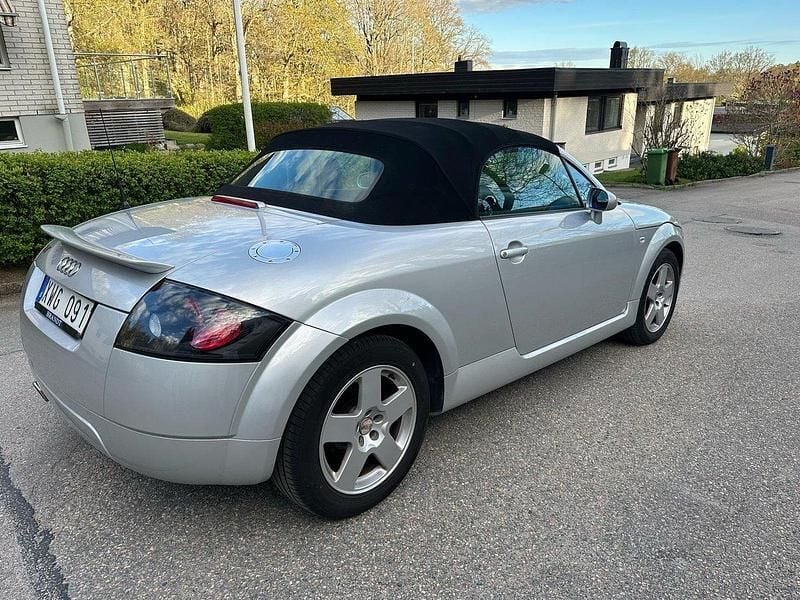 Silver Begagnad 2001 Audi TT Roadster Cab | 59 000 kr (Marknadspris) - Bild 1/4