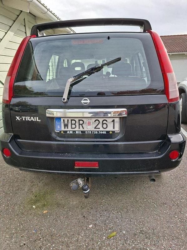 Svart Begagnad 2004 Nissan X-Trail SUV | 5 000 kr (Superpris) - Bild 1/4