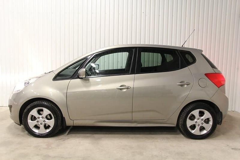 Begagnad Kia Venga Comfort 125 HK (91 kW) 2014 Grå Halvkombi