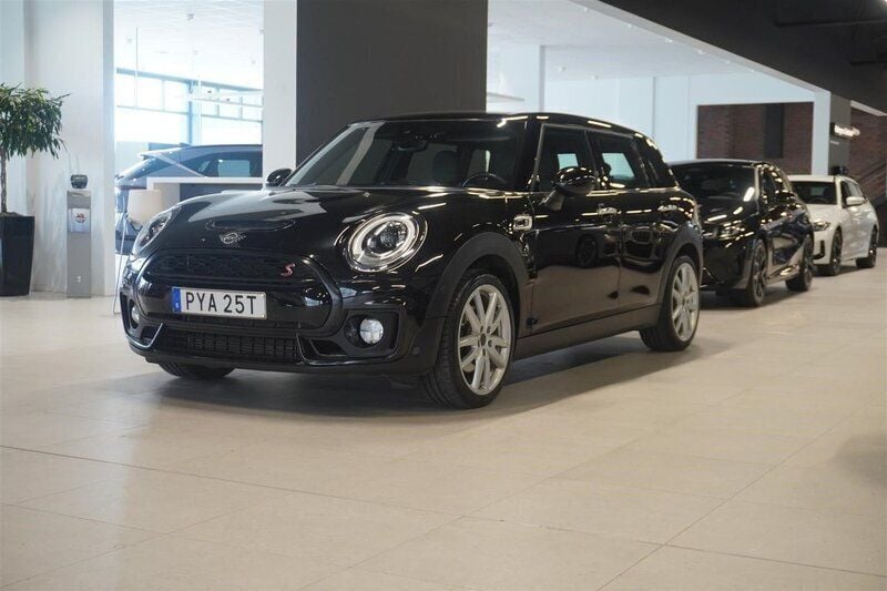 Svart Begagnad 2019 Mini John Cooper Works Clubman Kombi | 229 800 kr (Marknadspris) - Bild 1/4