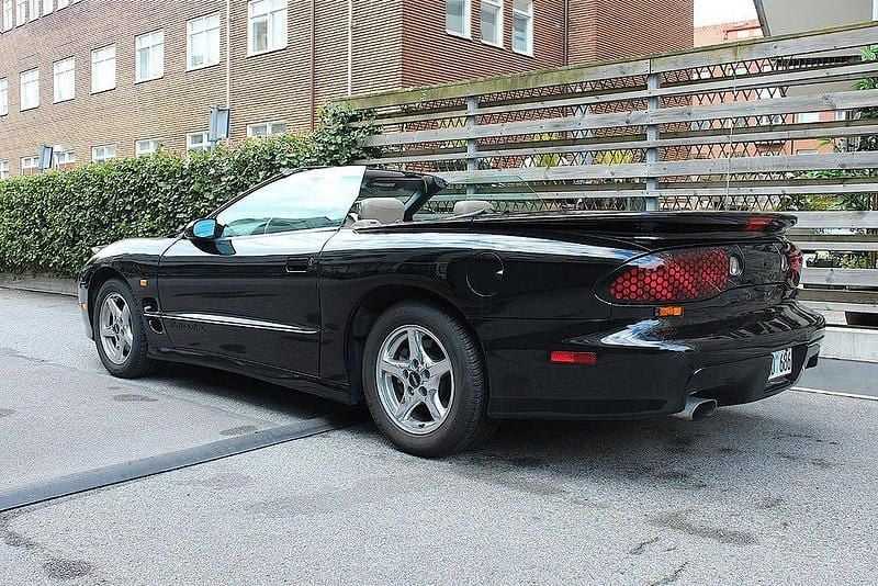 Begagnad Pontiac Firebird 309 HK (227 kW) 1998 Svart Cab