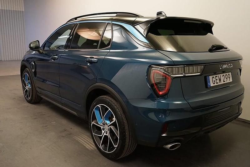 Begagnad Lynk & Co 01 264 HK (194 kW) 2023 Blå SUV