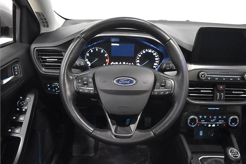 Begagnad Ford Focus Titanium 125 HK (91 kW) 2018 Grå Halvkombi