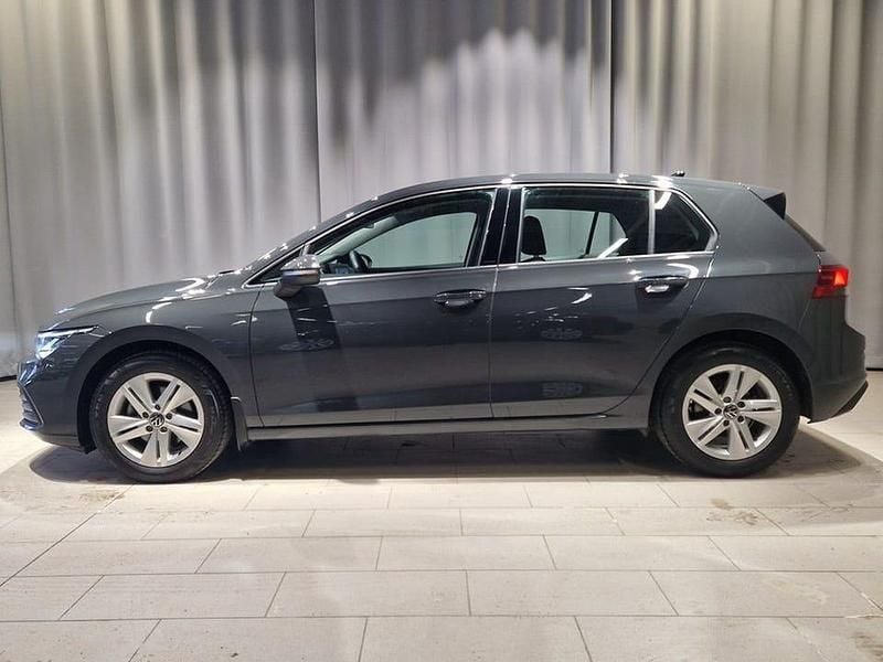 Begagnad VW Golf VIII Life 112 HK (82 kW) 2023 Grå