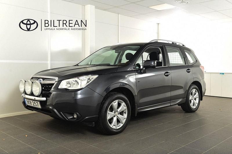 Mörkgrå Begagnad 2014 Subaru Forester SUV | 114 800 kr (Marknadspris) - Bild 1/4