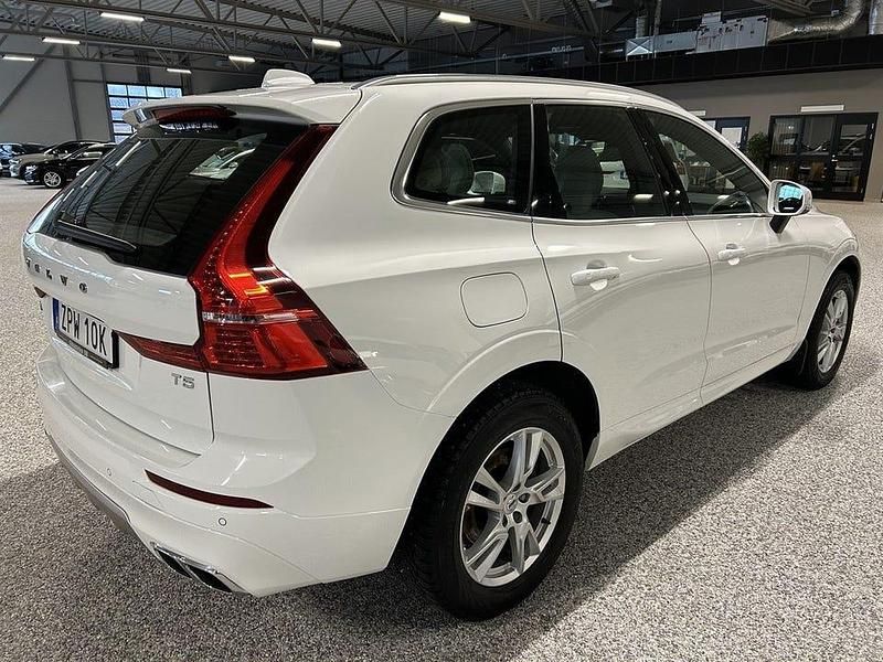 Begagnad Volvo XC60 Momentum 250 HK (183 kW) 2019 Vit SUV