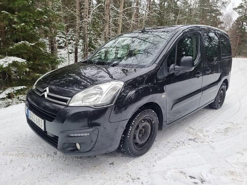 Svart Begagnad 2016 Citroën Berlingo Minibuss | 49 900 kr (Marknadspris) - Bild 1/4