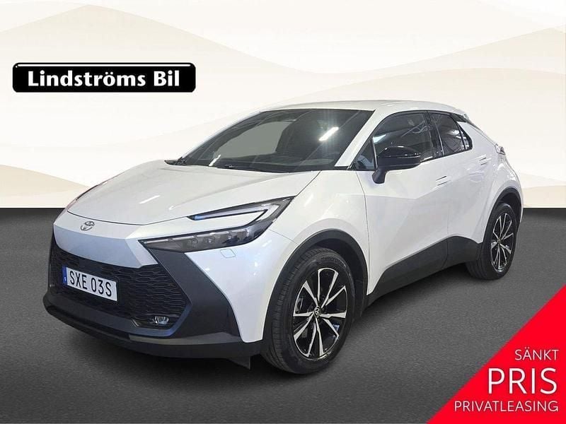 Vit Begagnad 2024 Toyota C-HR Style SUV | 438 900 kr (Marknadspris) - Bild 1/3