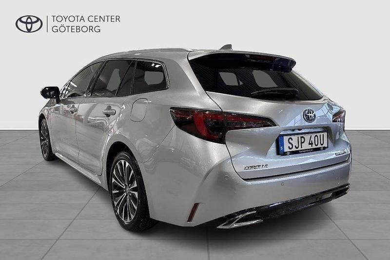 Begagnad Toyota Corolla 141 HK (103 kW) 2023 Silver Kombi