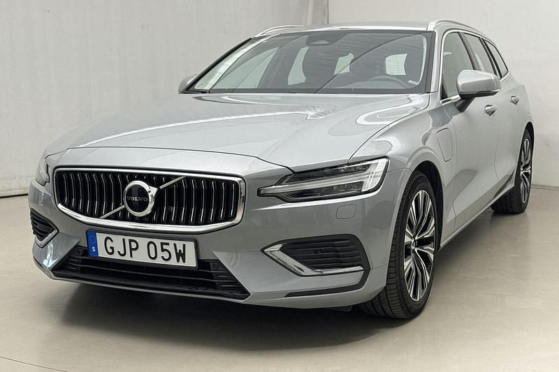 Grå Begagnad 2024 Volvo V60 Core Kombi | 409 900 kr (Lite dyr) - Bild 1/4