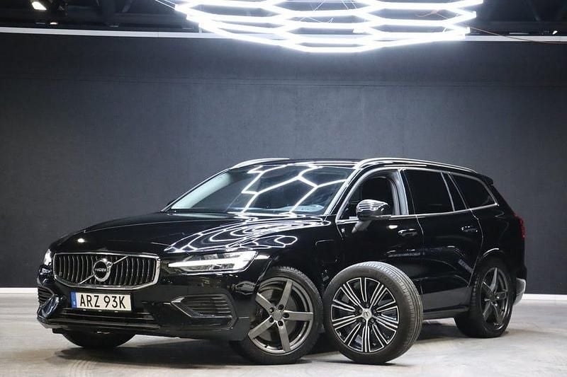 Begagnad Volvo V60 350 HK (257 kW) 2022 Svart Kombi