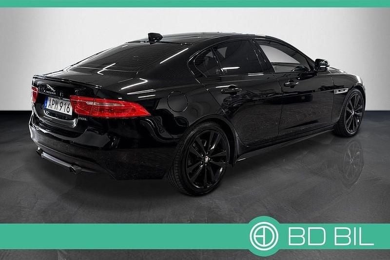 Begagnad Jaguar XE R-Sport 200 HK (147 kW) 2018 Svartmetallic Sedan