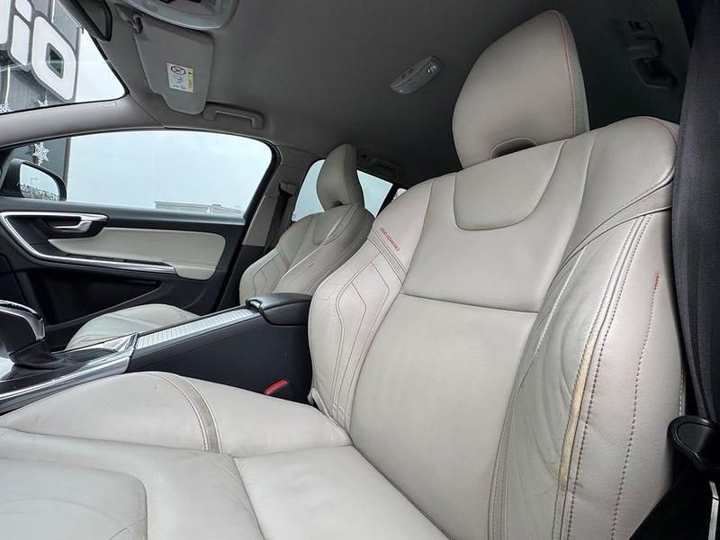 Begagnad Volvo V60 Ocean Race 150 HK (110 kW) 2016 Svart Kombi