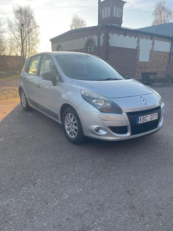 Begagnad 2010 Renault Scénic III Minibuss | 26 500 kr (Marknadspris) - Bild 1/4