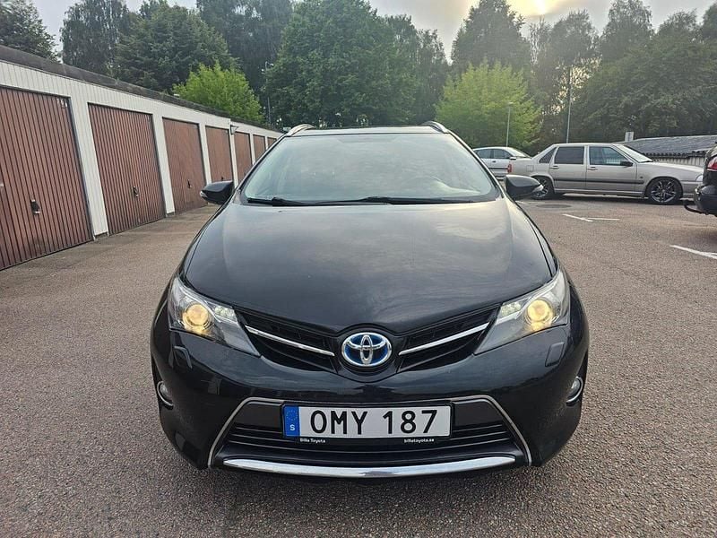 Svart Begagnad 2014 Toyota Auris Hybrid Kombi | 99 000 kr (Bra pris) - Bild 1/4