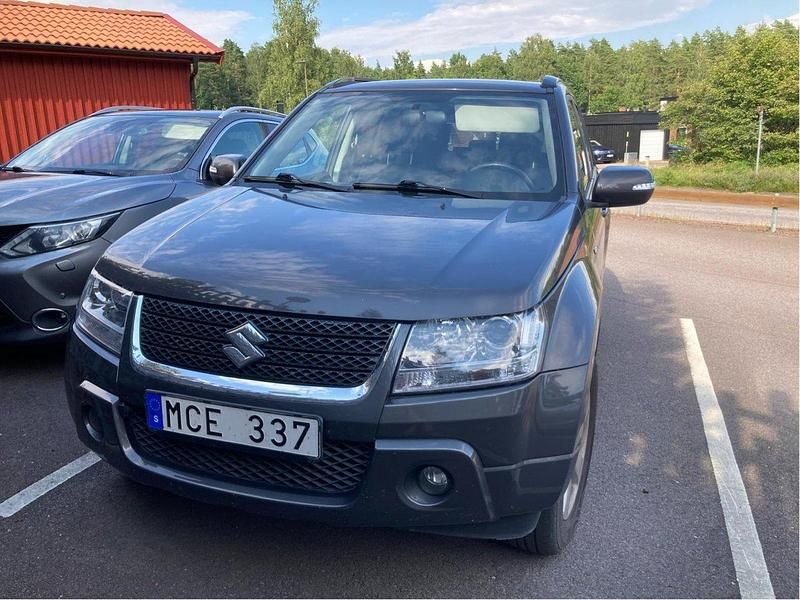 Grå Begagnad 2012 Suzuki Grand Vitara SUV | 75 000 kr - Bild 1/4