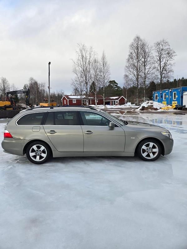 Begagnad BMW 525 218 HK (160 kW) 2005 Kombi