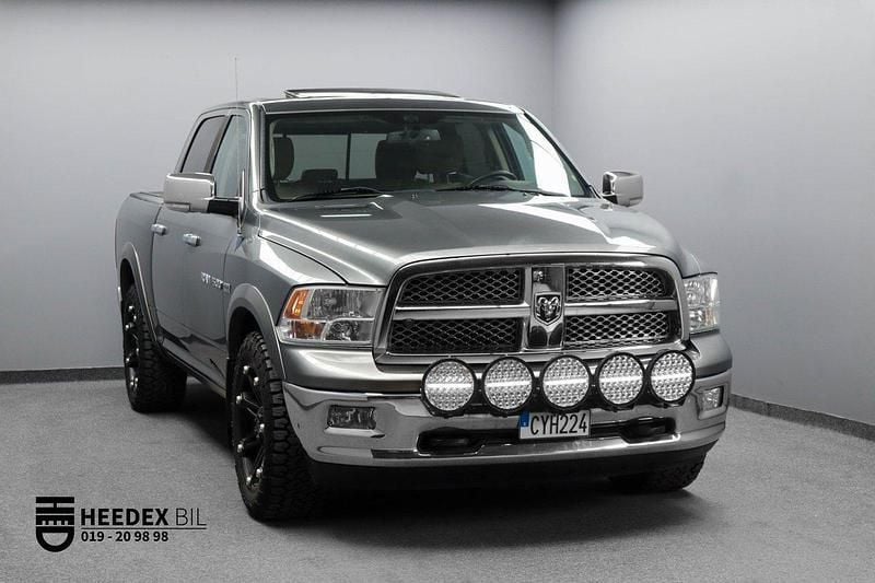Mörkgrå (grå) Begagnad 2011 Dodge Ram Pickup | 199 800 kr (Bra pris) - Bild 1/4