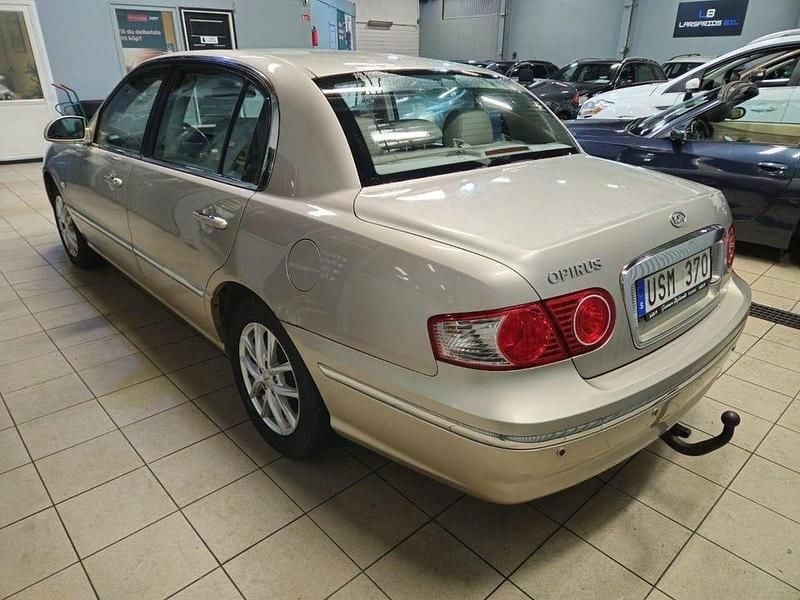 Begagnad Kia Opirus 203 HK (149 kW) 2004 Gul Sedan