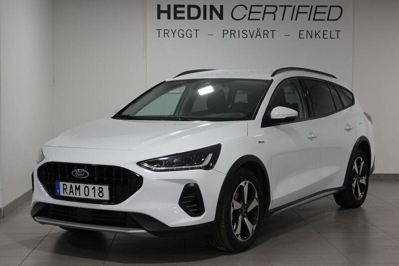 Vit Begagnad 2023 Ford Focus Active Kombi | 299 900 kr - Bild 1/4