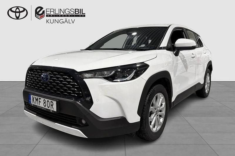 Vit Begagnad 2022 Toyota Corolla Cross Active SUV | 329 900 kr (Bra pris) - Bild 1/3