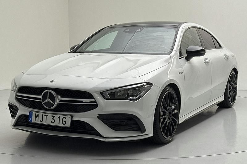 Vit Begagnad 2020 Mercedes CLA35 AMG AMG Sportkupé | 364 800 kr - Bild 1/4