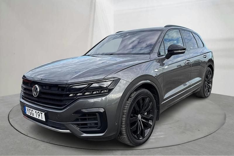 Grå Begagnad 2020 VW Touareg R-line SUV | 420 000 kr - Bild 1/4