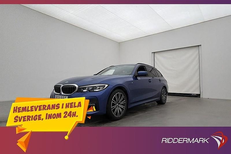 Blå Begagnad 2021 BMW 330e M Sport Kombi | 309 800 kr (Marknadspris) - Bild 1/3