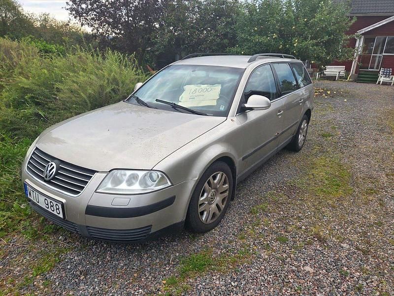 Gul Begagnad 2005 VW Passat Trendline Kombi | 18 000 kr (Marknadspris) - Bild 1/4