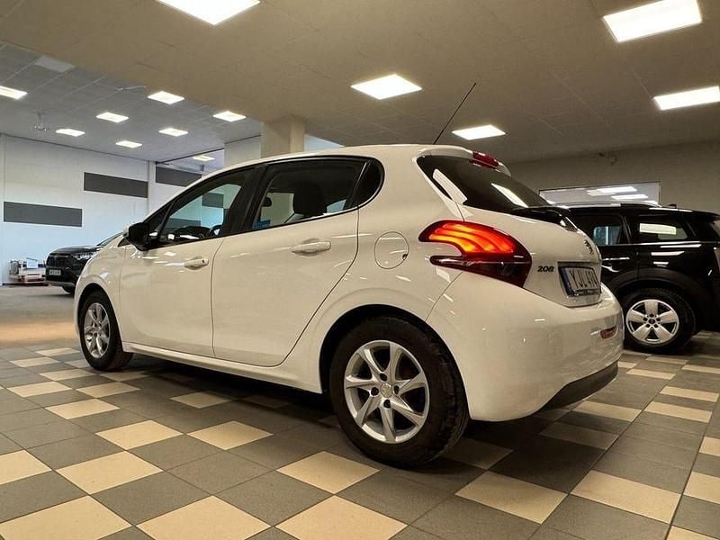 Begagnad Peugeot 208 82 HK (60 kW) 2016 Vit Halvkombi