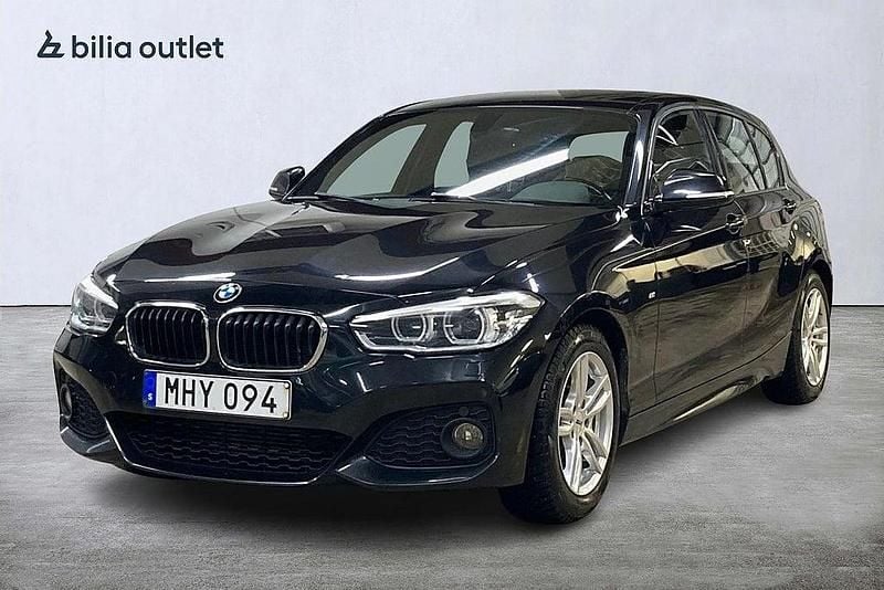Svart Begagnad 2016 BMW 118 M Sport Halvkombi | 124 900 kr (Marknadspris) - Bild 1/4