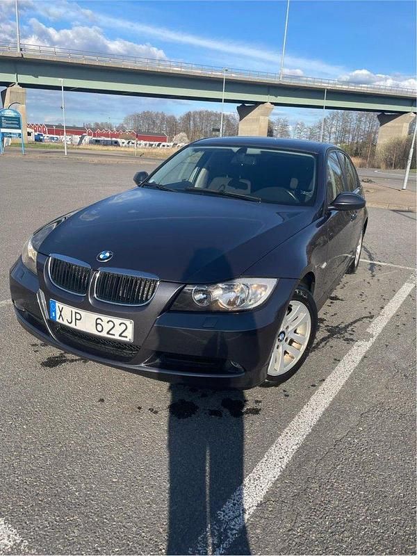 Grå Begagnad 2006 BMW 318 Sedan | 40 000 kr (Bra pris) - Bild 1/4