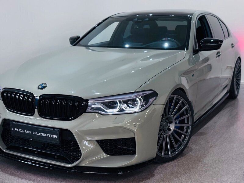 Begagnad BMW 550 Comfort Edition 550 HK (404 kW) 2017 Militär grön Sedan