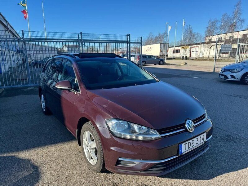 Svart Begagnad 2017 VW Golf VII Kombi | 124 500 kr (Marknadspris) - Bild 1/4