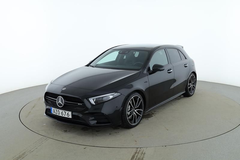 Svart Begagnad 2022 Mercedes A35 AMG AMG Halvkombi | 445 000 kr (Marknadspris) - Bild 1/4