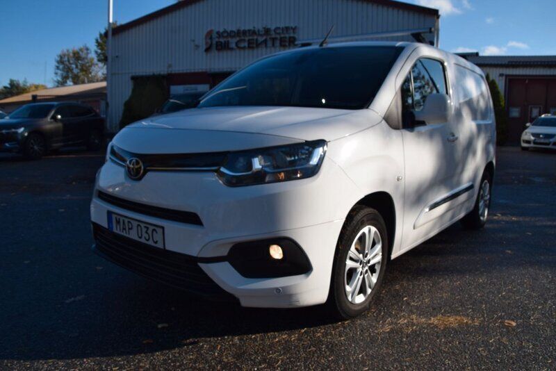Vit Begagnad 2020 Toyota Proace City Van | 189 990 kr (Marknadspris) - Bild 1/4