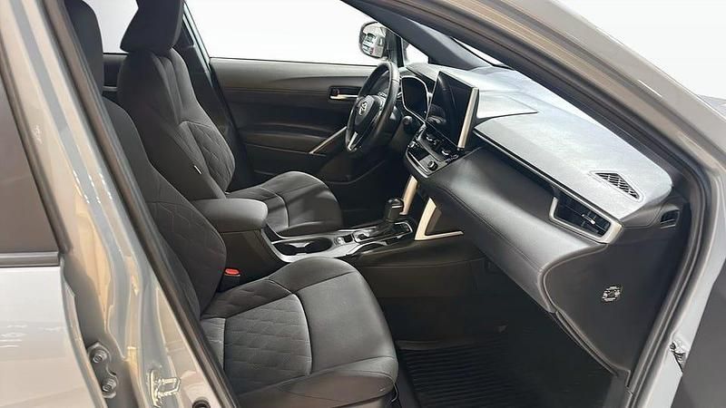 Begagnad Toyota Corolla Cross 152 HK (111 kW) 2023 Grå SUV