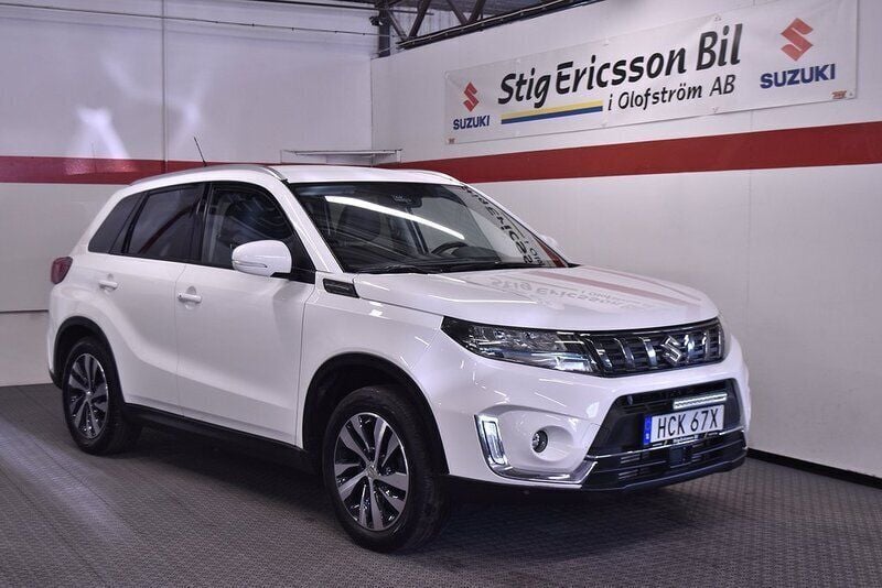 Vit Begagnad 2021 Suzuki Vitara SUV | 259 500 kr (Lite dyr) - Bild 1/4