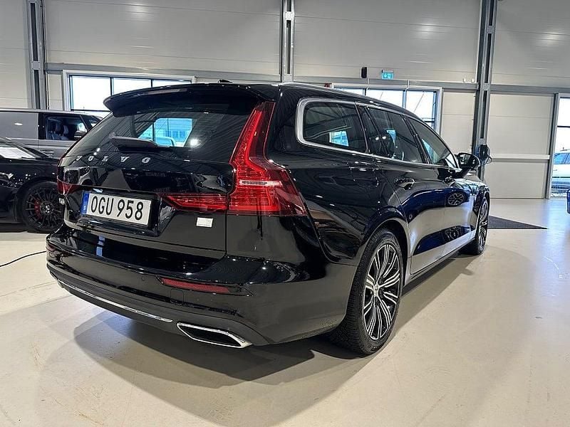 Begagnad Volvo V60 Pro 253 HK (186 kW) 2021 Svart Kombi
