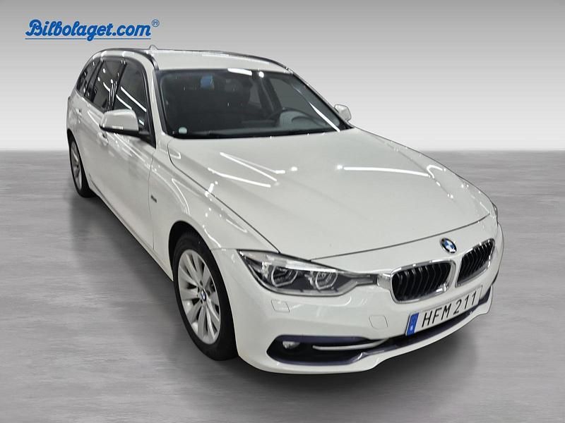 Begagnad BMW 320 192 HK (141 kW) 2018 Vit Kombi