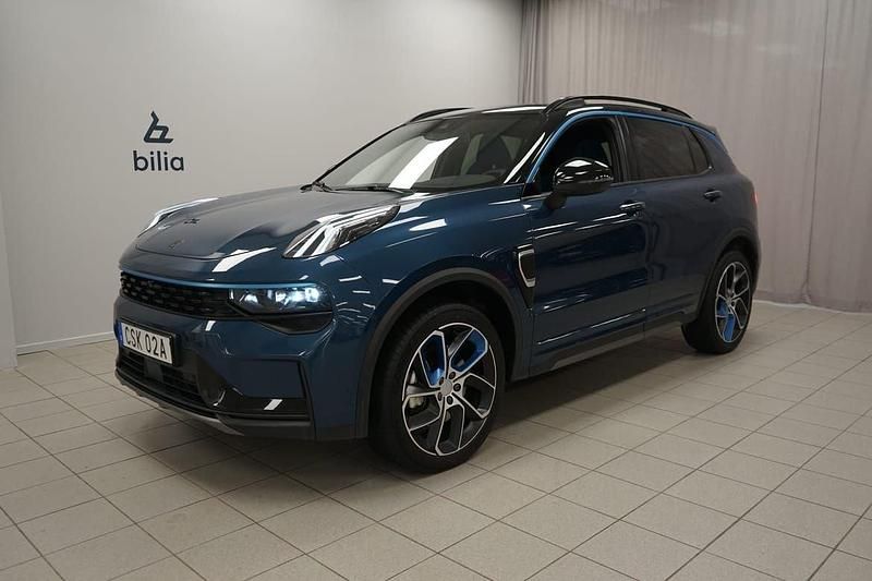 Blå Begagnad 2023 Lynk & Co 01 SUV | 294 900 kr (Marknadspris) - Bild 1/3