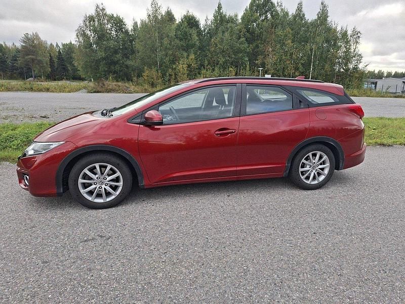 Röd Begagnad 2016 Honda Civic Comfort Kombi | 94 000 kr (Marknadspris) - Bild 1/4