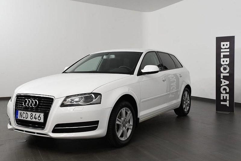 Vit Begagnad 2012 Audi A3 Sportback Halvkombi | 89 900 kr (Marknadspris) - Bild 1/4
