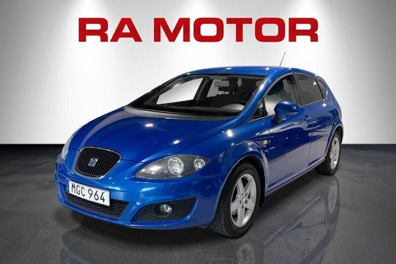 Mörkblå Begagnad 2011 Seat Leon Reference Halvkombi | 54 900 kr (Bra pris) - Bild 1/4
